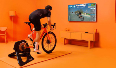 Zwift Bikin Sepedaan di Rumah Terasa Sungguhan thumbnail